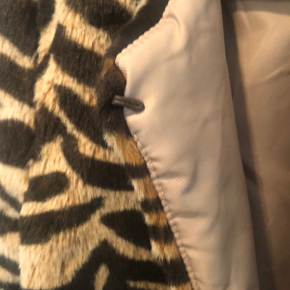 Banana Republic Faux Fur Jacket - Picture 4 of 6